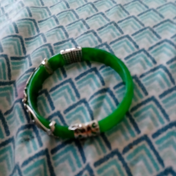 Jade sterling silver bangle bracelet beautiful and heavy has alpt of jade - Picture 1 of 5